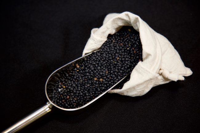 Package-free black lentils